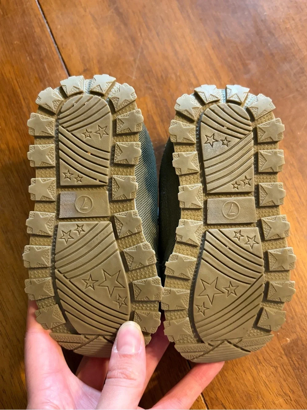 Toddler Simple Joys by Carter's Olive Green Bailey Athletic Sneaker Shoe Size 7